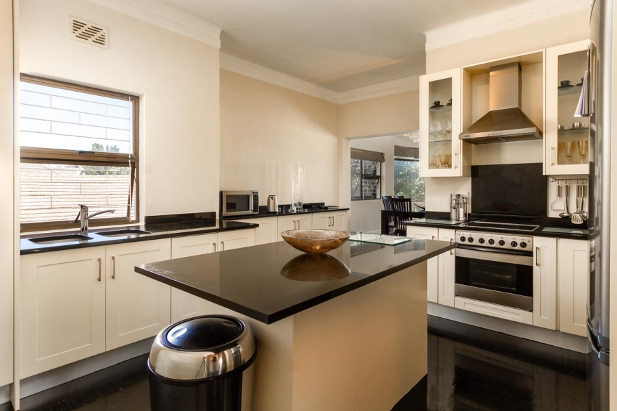 To Let 3 Bedroom Property for Rent in Sea Point Western Cape